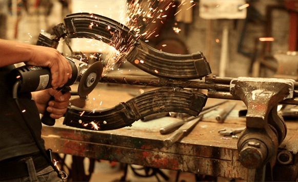 Proyecto Imagine convierte armas en instrumentos musicales (por Iohanna Küppers)